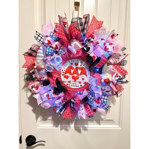 Handmade Valentine’s Gnome Hearts Ribbon Prelit Wreath 22 ins LED W12 - Picture 10 of 12